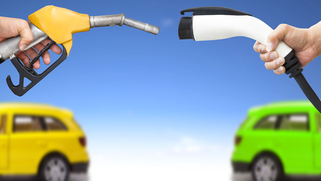 Klimaschutz im Straßenverkehr: E-Autos und E-Fuels